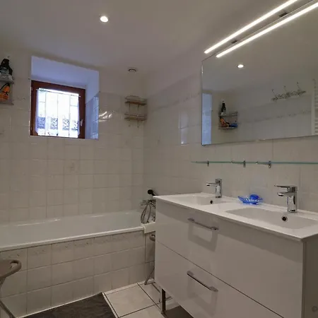 Spacieuse Avec Grand Jardin, Animaux Acceptés - Fr-1-497-99 *