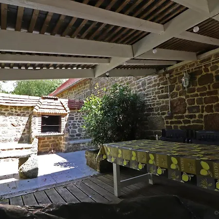 Séjour à la campagne Spacieuse Avec Grand Jardin, Animaux Acceptés - Fr-1-497-99